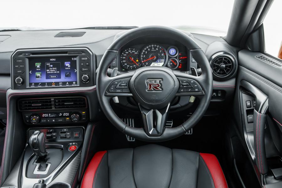 Торпедо Nissan GT-R 2016 года  (UK) (фото 7 из 25)